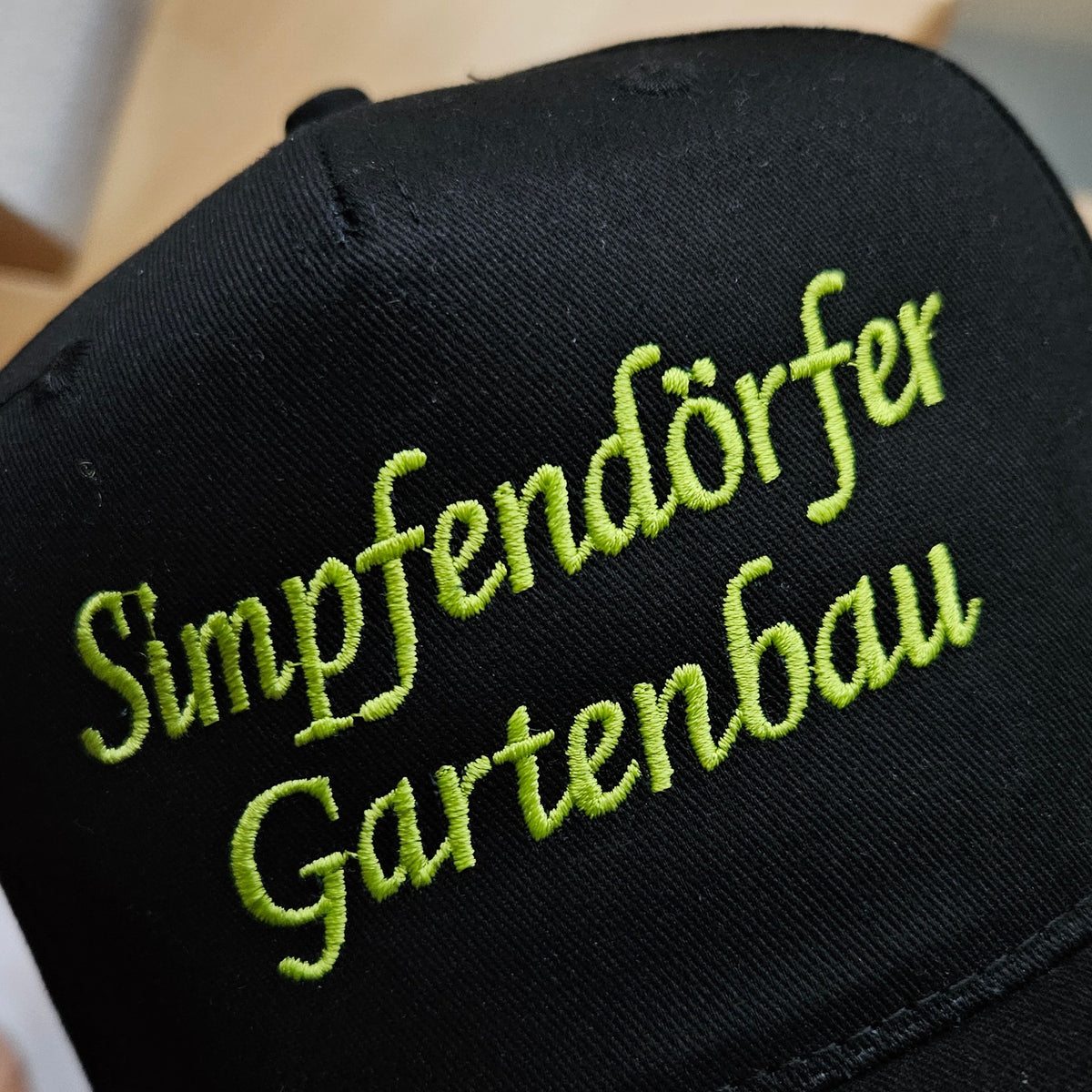 Personalisierte Snapback-Caps für Gartenbaubetrieb