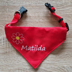 Hunde-Dreiecktuch mit Wunschname – bestickt